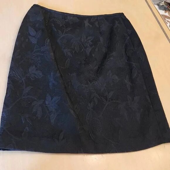 Josephine Chaus silk blend black floral skirt women's size 6 - Picture 2 of 3